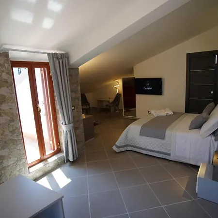 Serendipity Μεσίνα